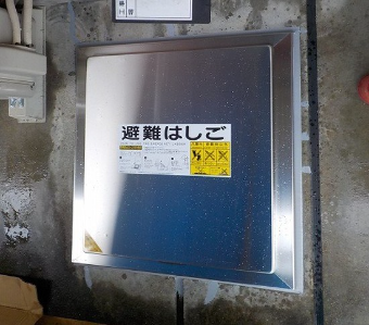避難ハッチ蓋が閉じた状態のサンプル画像